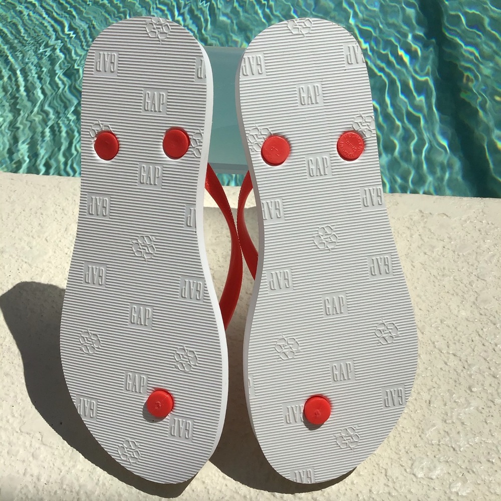 NEW! GAP White & Red Fruit Bowl Flip Flops Beach Sandals Unisex Cruise Swim Pool - Picture 3 of 16